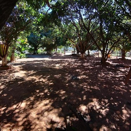 Pousada Das Mangueiras Brilho Da Noite Santana Do Riacho Exterior foto
